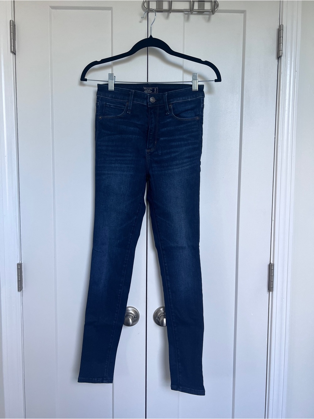 Women's Dark Blue Skinny Jeans with Comfortable Stretch